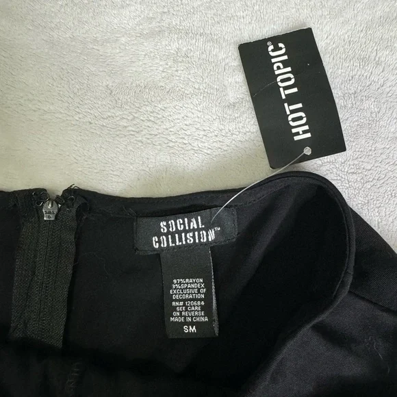 Hot Topic Gothic Ribbon Skirt​​​​​​​ - Picture 3 of 4